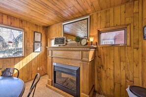 Interior - Cozy CO Rocky Mountain Retreat Near Pikes Peak! (Green Mountain Falls)