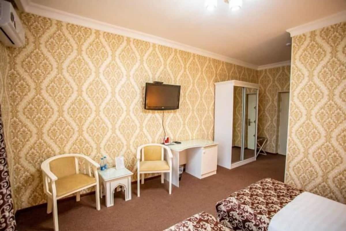 Premium bedding, down duvets, minibar, in-room safe