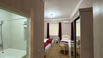 Chambre Triple Standard | Salle de bain