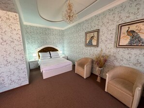 ラグジュアリー ルーム | 高級寝具、羽毛の掛け布団、ミニバー、セーフティボックス (室内)