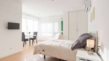 1 slaapkamer, een strijkplank/strijkijzer, wifi, beddengoed