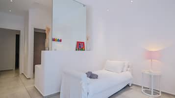 5 Schlafzimmer, Zimmersafe, Schreibtisch, Bügeleisen/Bügelbrett