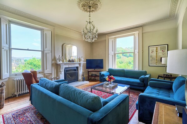 Deluxe House | Living room