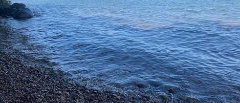 Una spiaggia nelle vicinanze