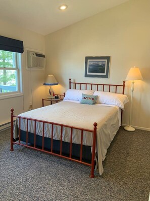 1 bedroom, desk, WiFi, bed sheets