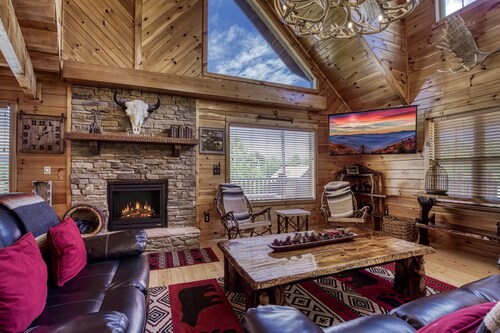 Luxury Sevierville Motorcycle Friendly Mountain View Cabin Rental-Arcade table