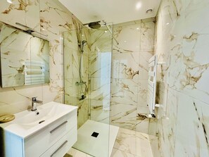 Bathtub, hair dryer, towels, toilet paper