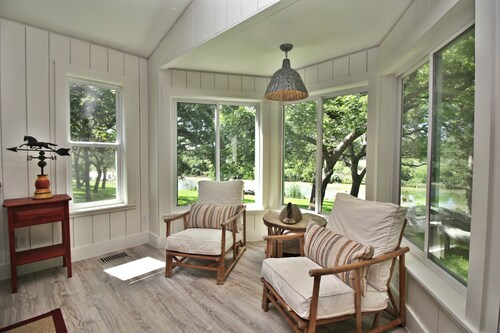 Frog Cottage on the Blanco River - Charming 2 Bedroom Close to Downtown