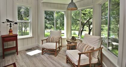 Frog Cottage on the Blanco River - Charming 2 Bedroom Close to Downtown