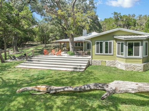 Frog Cottage on the Blanco River - Charming 2 Bedroom Close to Downtown