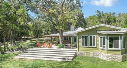 Frog Cottage on the Blanco River - Charming 2 Bedroom Close to Downtown