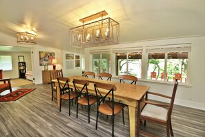 Dining - Frog Cottage on the Blanco River - Charming 2 Bedroom Close to Downtown (Wimberley)