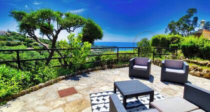 Villa with sea view and swimming pool 8 to 10 people