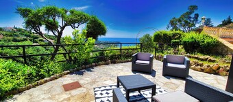 Villa with sea view and swimming pool 8 to 10 people