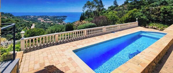 Outdoor pool - Villa with sea view and swimming pool 8 to 10 people (Saint-Raphaël)