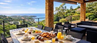 Villa with sea view and swimming pool 8 to 10 people