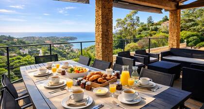 Villa with sea view and swimming pool 8 to 10 people