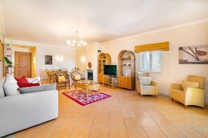 TV - Vilamoura Family Apartment | Lift | S-Pool | AC (Quarteira)