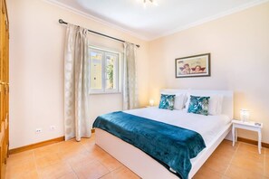 3 bedrooms, desk, iron/ironing board, WiFi