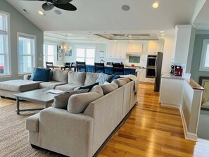 電視、壁爐、音響