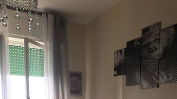 3 chambres, coffres-forts dans les chambres, fer et planche Ă repasser