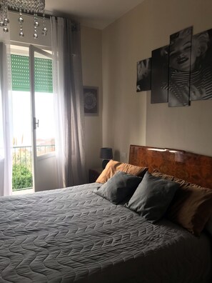 3 chambres, coffres-forts dans les chambres, fer et planche à repasser