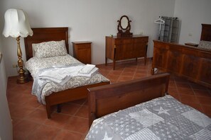 2 bedrooms, iron/ironing board, free WiFi, bed sheets - APARTMENT WITH SEPARATE ENTRANCE WITH PRIVATE GARDEN (Veneto)