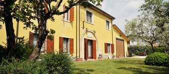 APARTMENT WITH SEPARATE ENTRANCE WITH PRIVATE GARDEN