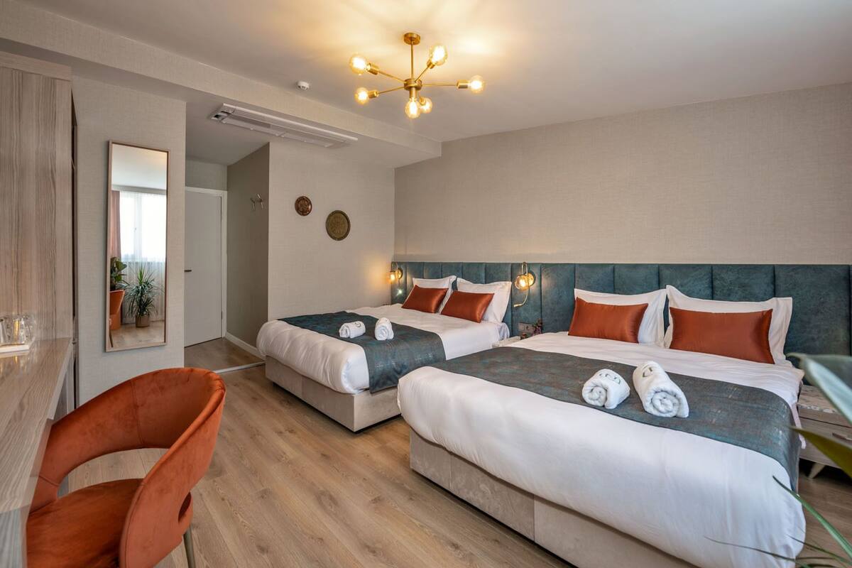 Habitación cuádruple estándar | Escritorio y wifi gratis