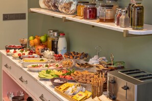 Free daily on-the-go breakfast - Nika Otel & Cafe (Istanbul)