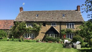 A stone building with a pitched roof, multiple windows, and a chimney. - Forthay Bed and Breakfast (Dursley)