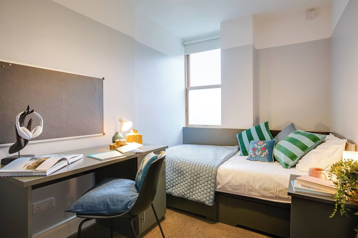 Hypo-allergenic bedding available, desk, laptop workspace