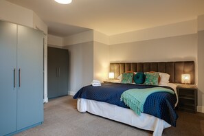 Apartamento City | Ropa de cama hipoalergénica y escritorio