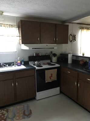 Køleskab, mikrobølgeovn, ovn, kogeplade