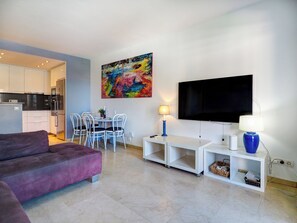 TV - Mediterraneo Seaview by Hello Homes Sitges (Sitges)