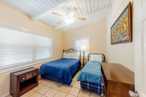 3 chambres, fer et planche à repasser, Wi-Fi, draps fournis