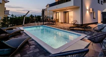 Stylish Villa Metra Maris2 with a sea view and a pool on Krk