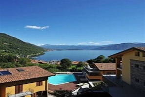 Familienapartment, 1 Doppelbett und Schlafsofa, Bergseite (Residence Eden Camelia 6) | Blick auf den See