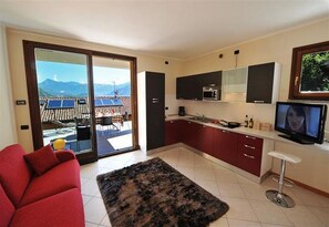 Appartement Familial, 1 chambre, côté montagne (Residence Eden Gardenia 9) | Cuisine privée | Micro-ondes, plaque de cuisson, lave-vaisselle, cafetière/bouilloire