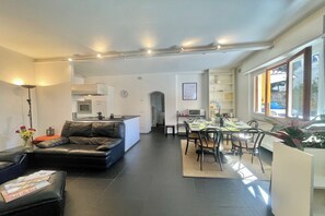 24-inch flat-screen TV with cable channels - Menaggio 57 (Menaggio)