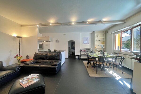 Family Apartment, Multiple Bedrooms (Menaggio 57) | Living room | 24-inch flat-screen TV with cable channels - Menaggio 57 (Menaggio)