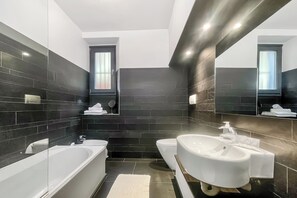 Family Apartment, Multiple Bedrooms (Menaggio 57) | Bathroom | Combined shower/bathtub, rainfall showerhead, hair dryer, bidet