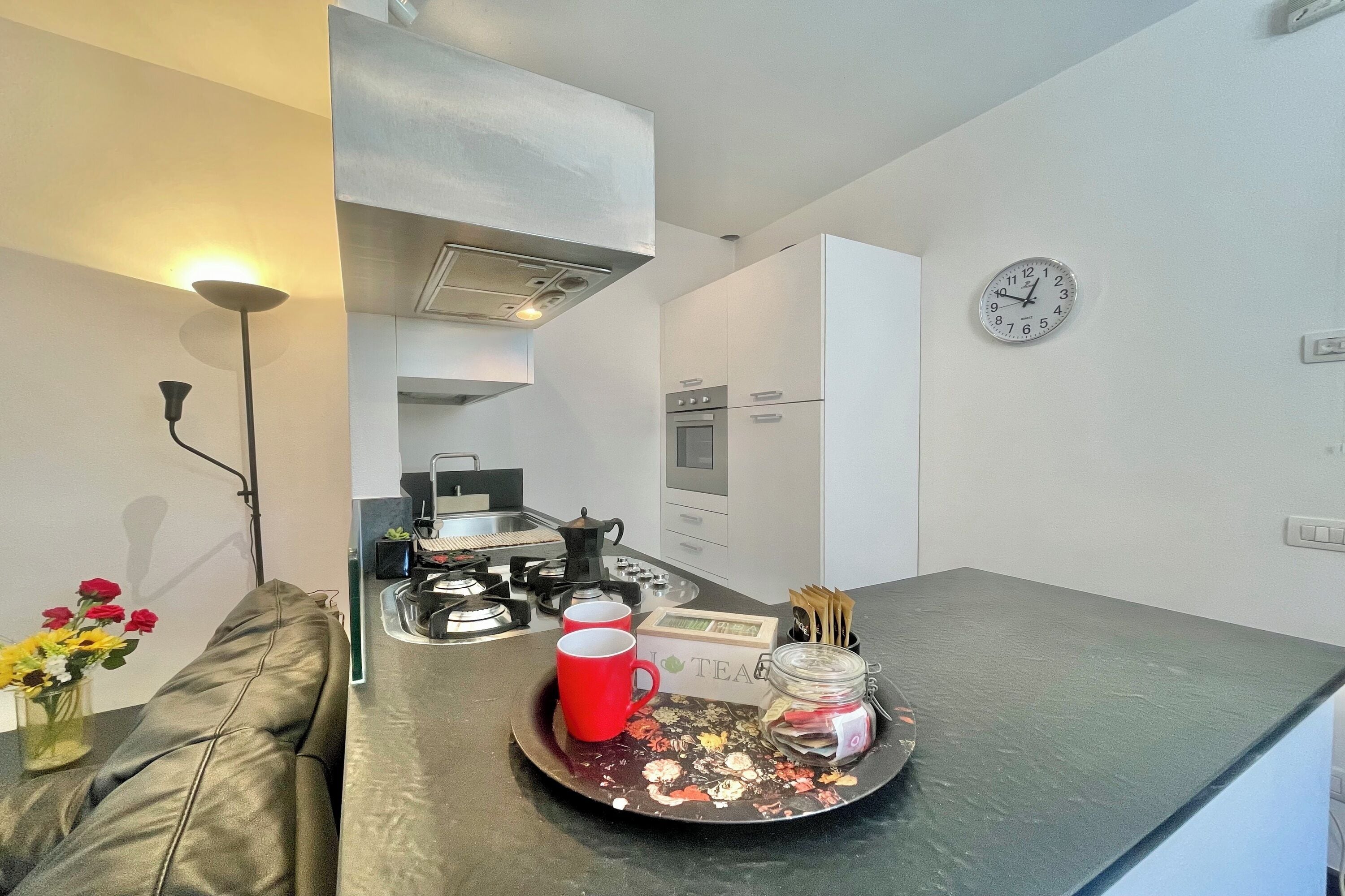 Apartamento família, vários quartos (Menaggio 57) | Cozinha privada | Micro-ondas, fogão, cooktop, lava-louças