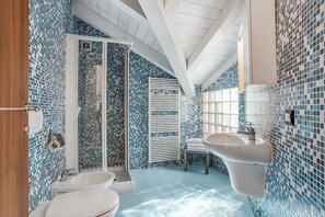 Standard Villa, Multiple Bedrooms (Villa Tremezzo) | Bathroom - Villa Tremezzo (Tremezzina)