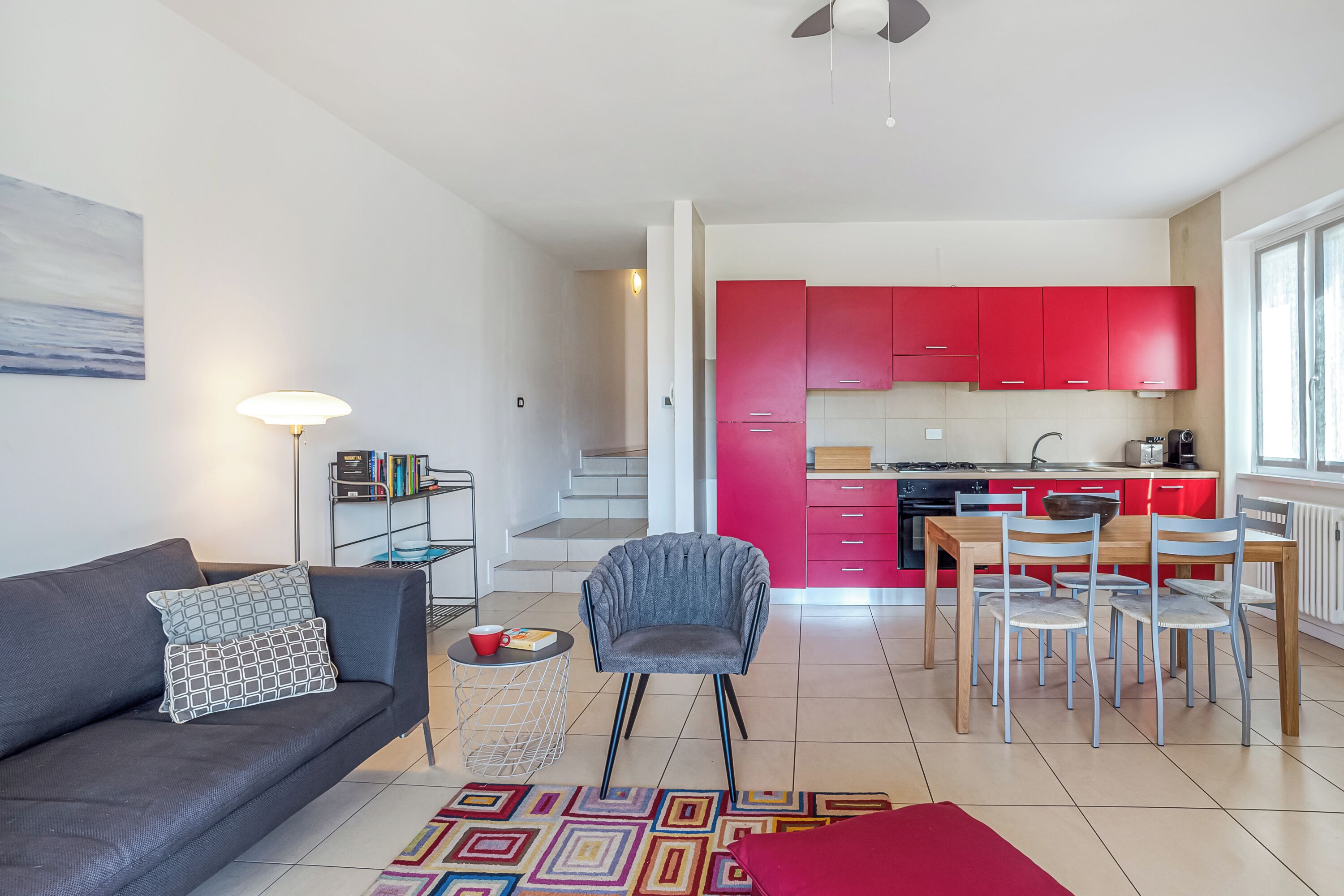 Villa estándar, varias habitaciones (Villa Tremezzo) | Zona de estar | Televisión de pantalla plana de 24 pulgadas con canales por satélite