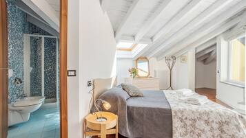 Villa estándar, varias habitaciones (Villa Tremezzo) | 4 dormitorios, tabla de planchar con plancha, wifi gratis y ropa de cama