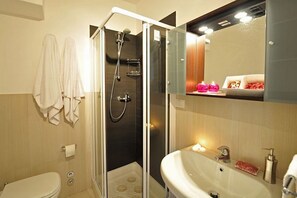 Family Apartment, Multiple Beds, Mountainside (Gera Panoramica) | Bathroom - Gera Panoramica (Gera Lario)