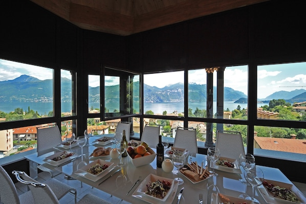 Familien-Penthouse, Mehrere Betten, Bergseite (La Perla Di Menaggio - Panoramica) | Speisen