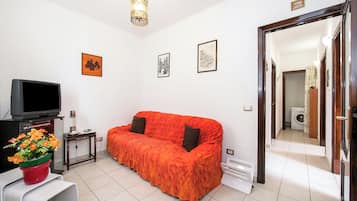 Family Apartment, Multiple Bedrooms (Bella Lake View) | Living room | 24-inch TV with satellite channels