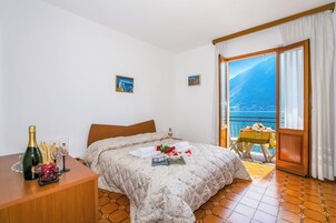 Apartamento familiar, varias habitaciones (Bella Lake View) | 2 dormitorios, tabla de planchar con plancha, wifi y ropa de cama
